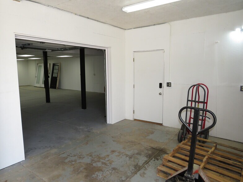 More Photos Of 300 W Joliet St, Ottawa Industrial For Sale