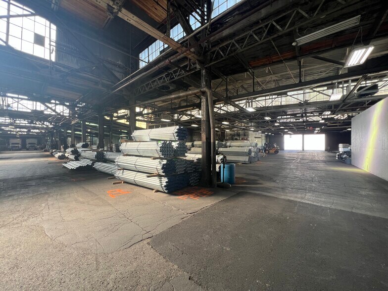 More Photos Of 1000 Gregg St, Carnegie Warehouse For Lease