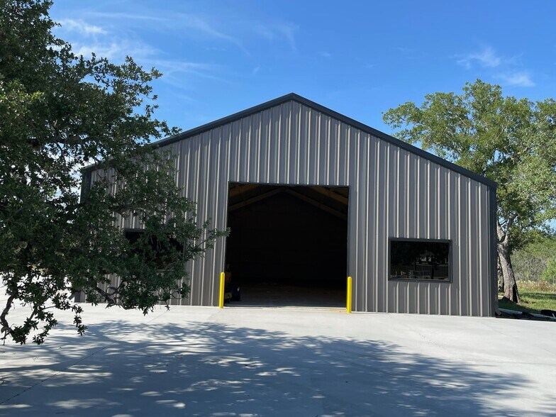 More Photos Of 606 Mill Run, Kerrville Warehouse For Lease