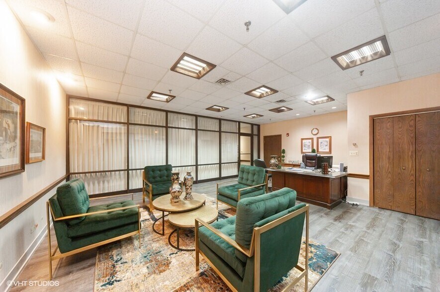 More Photos Of 950 Milwaukee Ave, Glenview Office For Sale