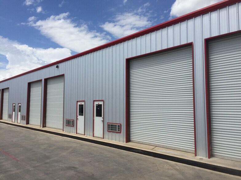 More Photos Of 5900 Franklin Ave, Waco Manufacturing For Lease