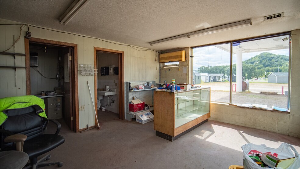 More Photos Of 900 Shields Ave, Wabasha General Retail For Sale