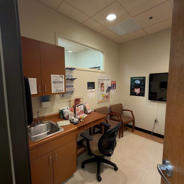 More Photos Of 8761 E Bell Rd, Scottsdale Medical For Lease
