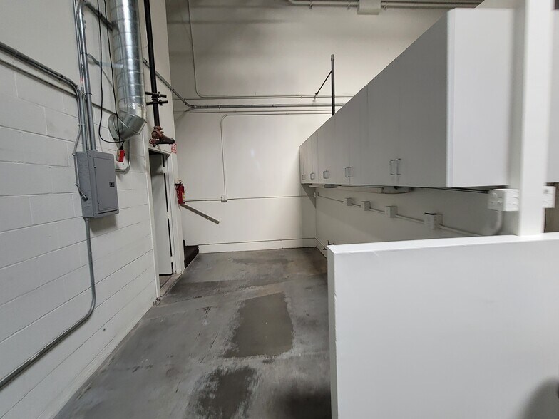 More Photos Of 800 S Rochester Ave, Ontario Warehouse For Lease