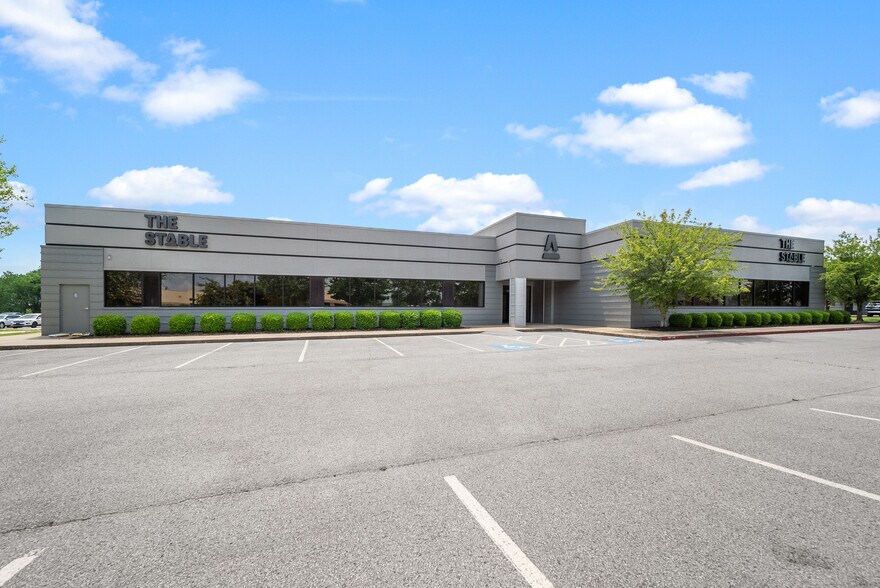 More Photos Of 210 SE 34th St, Bentonville Office For Sale