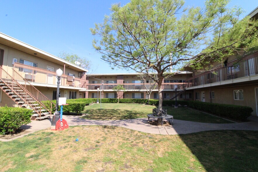 More Photos Of 532-620 N Fulton St, Fresno Apartments For Sale