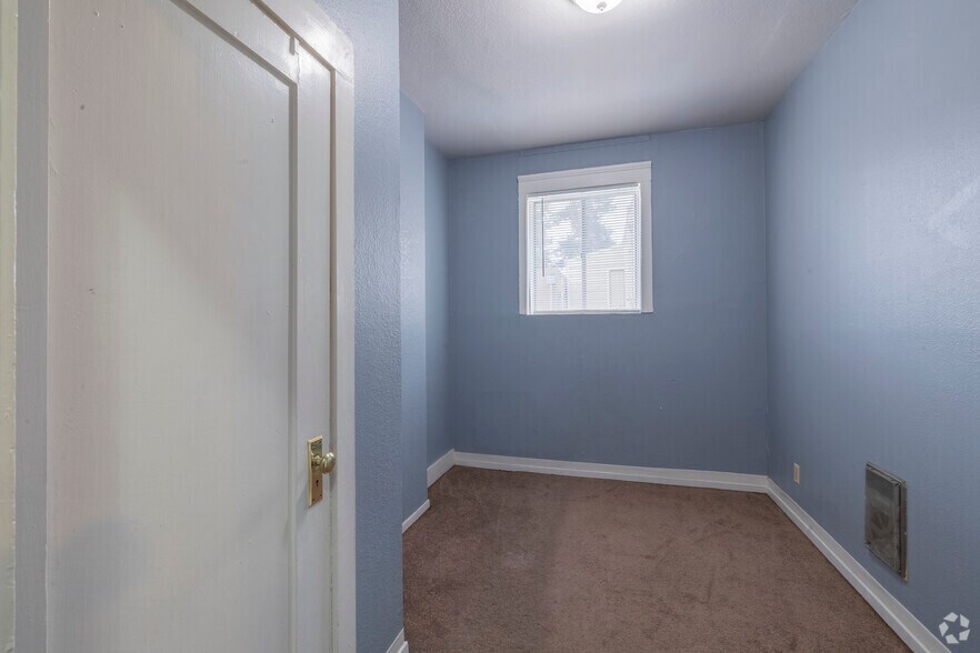 More Photos Of 498 25th St, Oakland Apartments For Sale