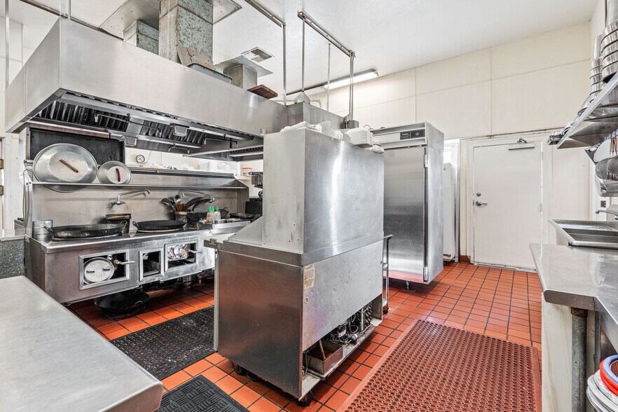 More Photos Of 116 W Ramsey St, Banning Restaurant For Sale