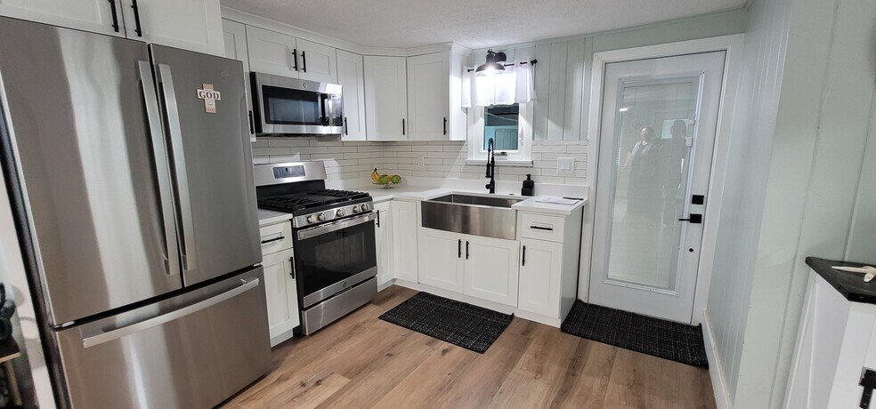 More Photos Of 3351 Bahia Vista St, Sarasota Storefront For Sale