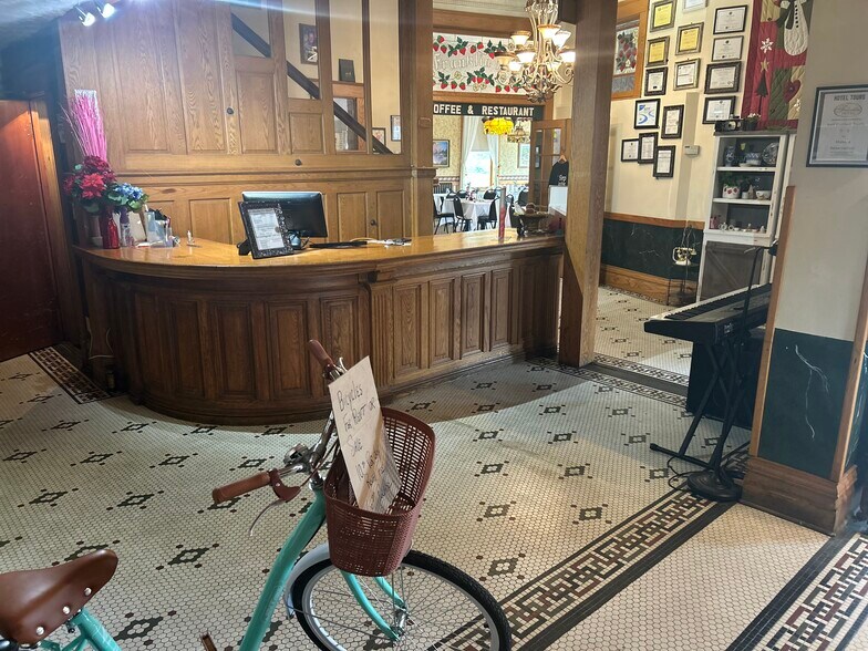 More Photos Of 102 Elkader St, Strawberry Point Hotel For Sale