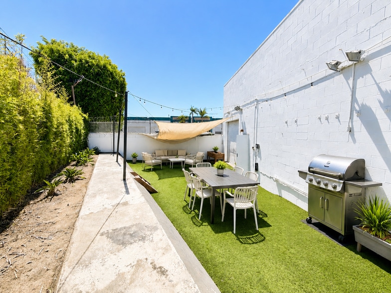 More Photos Of 5200 W 83rd St, Los Angeles Specialty For Lease