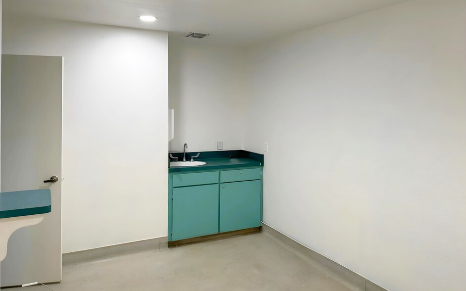 More Photos Of 181 S Madera Ave, Kerman Medical For Lease