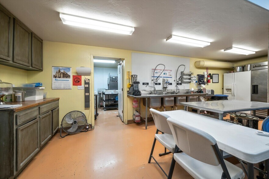 More Photos Of 706 N Old Hwy 77, Mammoth Restaurant For Sale