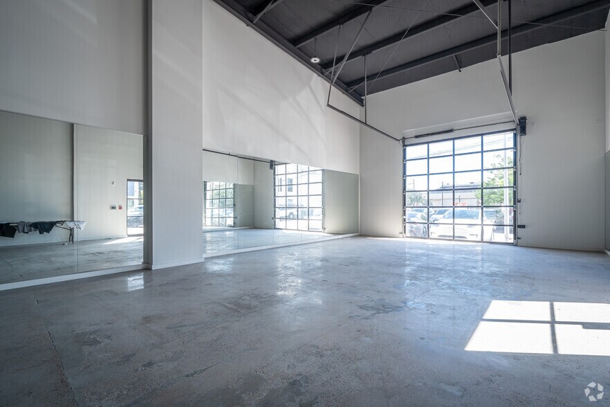 More Photos Of 3330 Audley St, Houston Storefront Retail Office For Sale