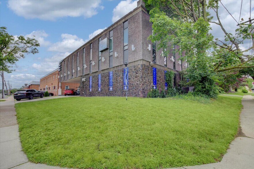 More Photos Of 992 Clifton Ave, Clifton Medical For Sale