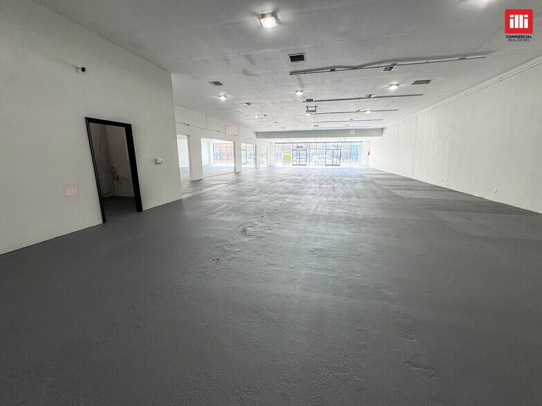 More Photos Of 18567-18573 Sherman Way, Reseda Storefront Retail Office For Lease