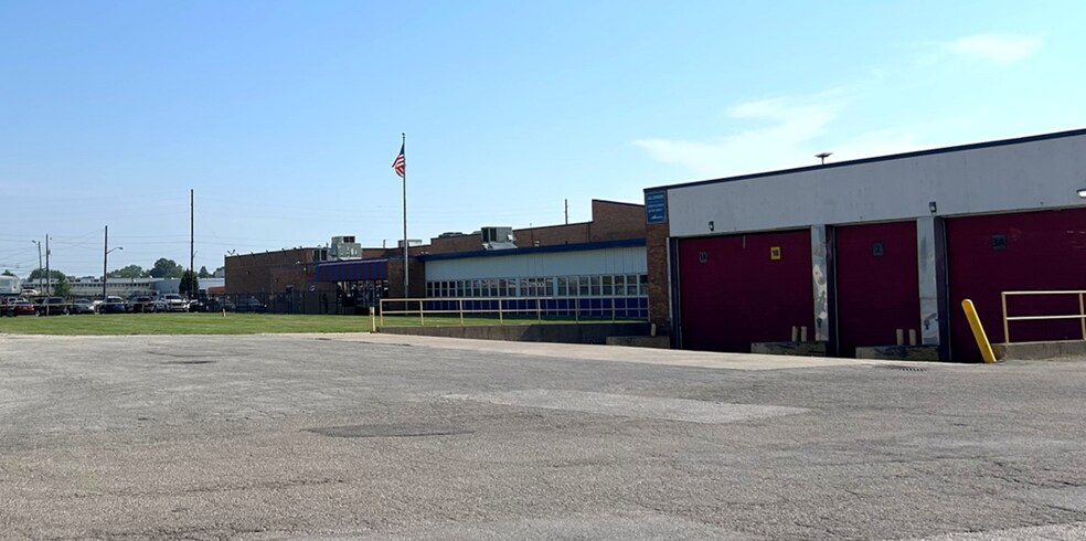 More Photos Of 2929 N Shadeland Ave, Indianapolis Manufacturing For Sale
