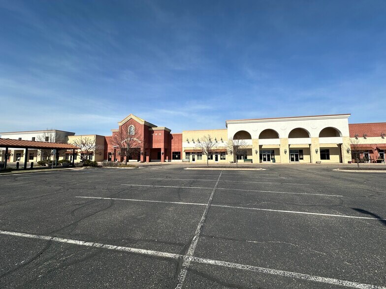 More Photos Of 3012-3066 Village Park Dr, Plover Freestanding For Lease