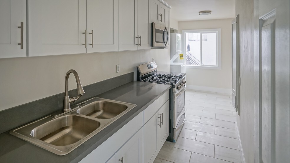 More Photos Of 2221 Griffin Ave, Los Angeles Apartments For Sale