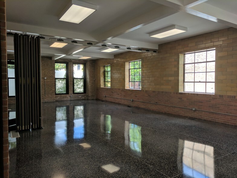 More Photos Of 1659 W Hubbard St, Chicago Loft Creative Space For Lease