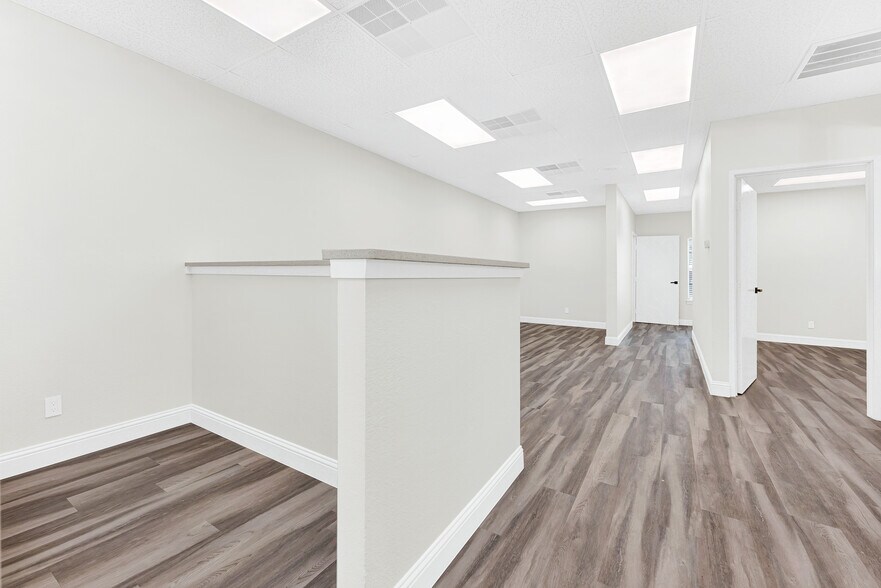 More Photos Of 326 S Edmonds Ln, Lewisville Medical For Lease