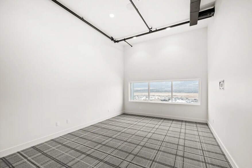 More Photos Of 4518 Forestdale Dr, Park City Office Residential For Lease