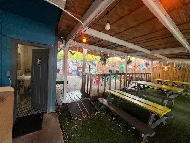 More Photos Of 1701 E Houston St, San Antonio Restaurant For Lease