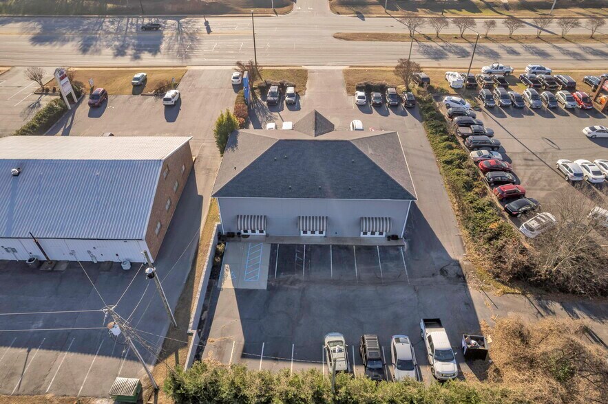 More Photos Of 812 W Wade Hampton Blvd, Greer Office Residential For Lease
