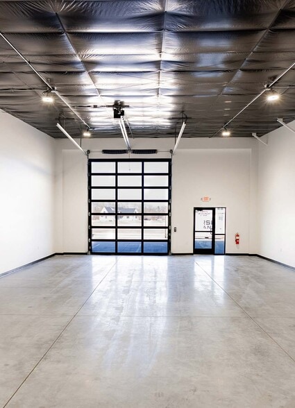 More Photos Of 23901 Southwest St, Waterloo Showroom For Sale