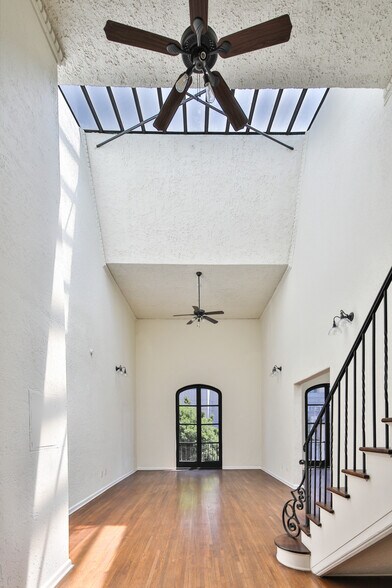More Photos Of 3501-3519 W 6th St, Los Angeles Storefront Retail Office For Lease