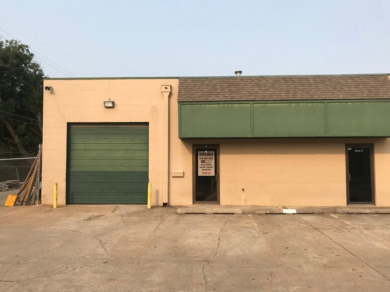 More Photos Of 1109 W Detroit St, Broken Arrow Warehouse For Lease
