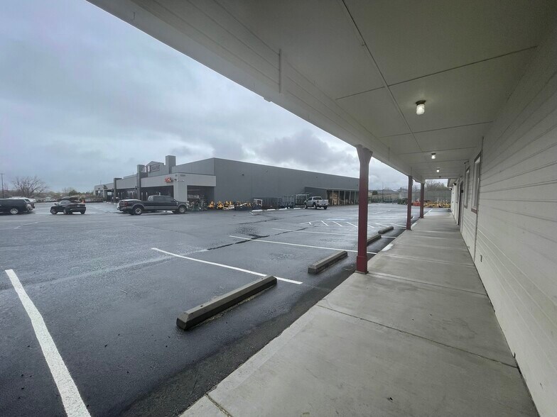 More Photos Of 3202 12th Avenue Rd, Nampa Light Distribution For Sale