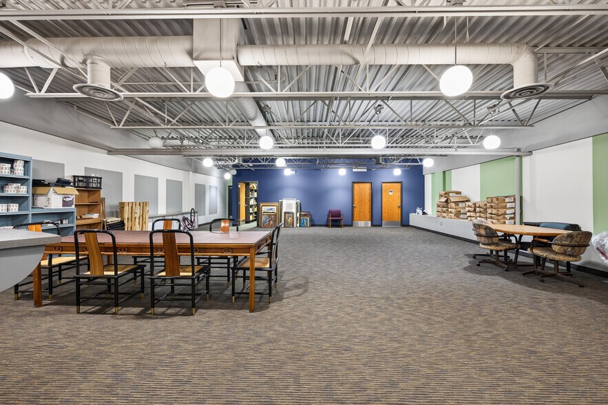 More Photos Of 521-563 Phalen Blvd, Saint Paul Coworking Space