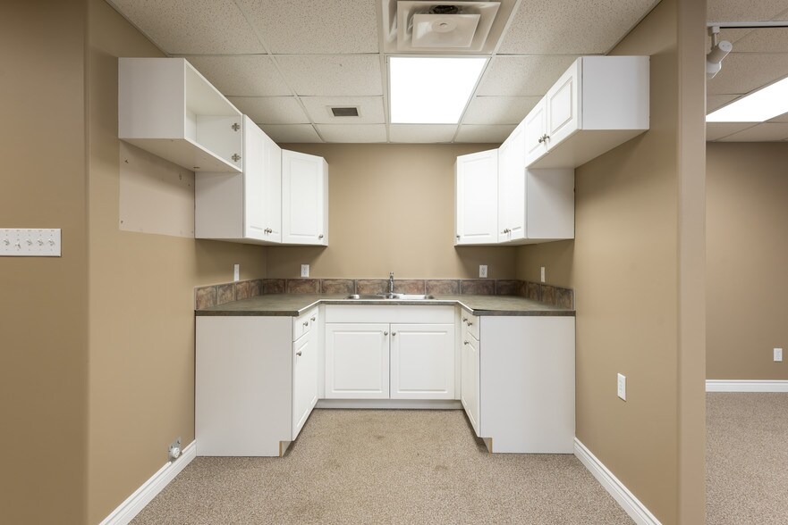 More Photos Of 380 Mackenzie Blvd, Fort McMurray Warehouse For Lease