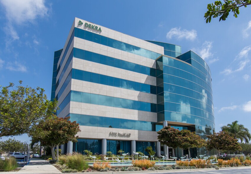 More Photos Of 1000 Town Center Dr, Oxnard Office For Lease