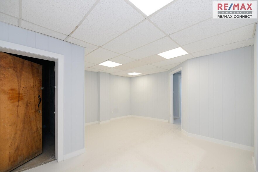 Primary Photo Of 2850 Cromwell Rd, Norfolk Warehouse For Sale