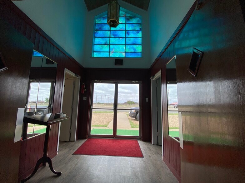 More Photos Of 1717 Idalou Rd, Lubbock Specialty For Sale