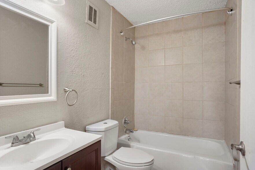 More Photos Of 1945 N Peoria St, Aurora Apartments For Sale