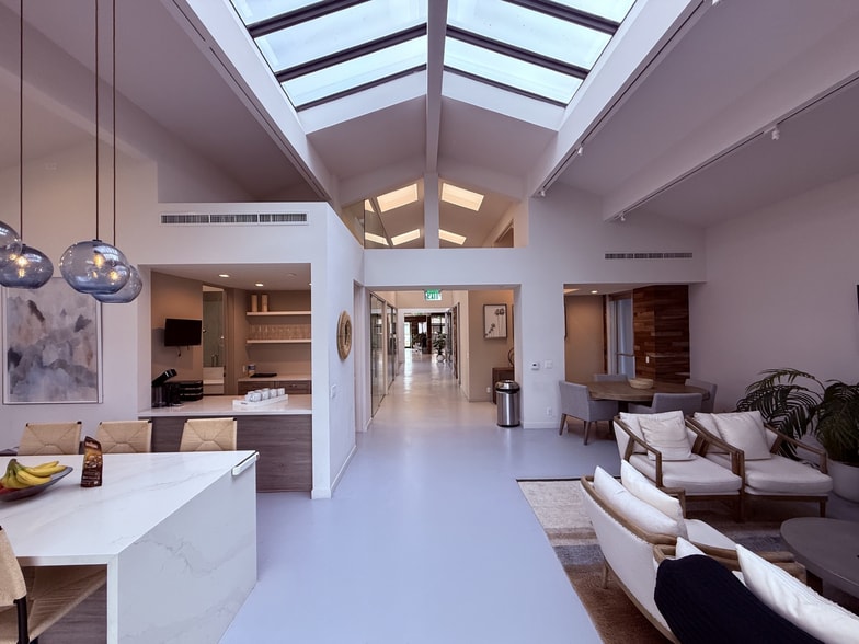 More Photos Of 2210 Main St, Santa Monica Office Residential For Sale