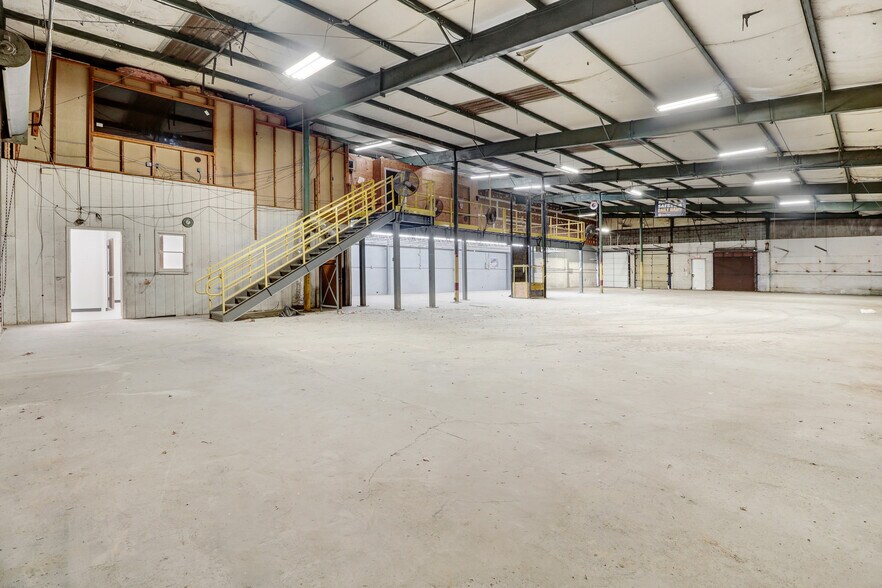 More Photos Of 5832 Lease Ln, Raleigh Manufacturing For Lease