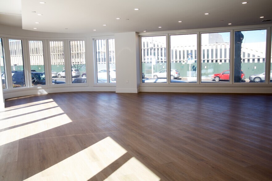 More Photos Of 160 Richmond Ter, Staten Island General Retail For Lease