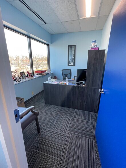 More Photos Of 8131 Ritchie Hwy, Pasadena Freestanding For Lease