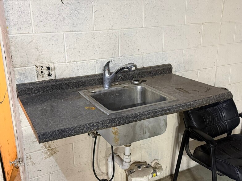 More Photos Of 11990 NE Sate Route 800, Magnolia Industrial For Lease