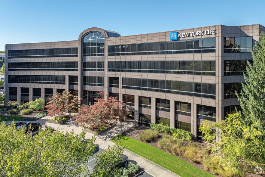 Primary Photo Of 6100 Oak Tree Blvd, Independence Coworking Space