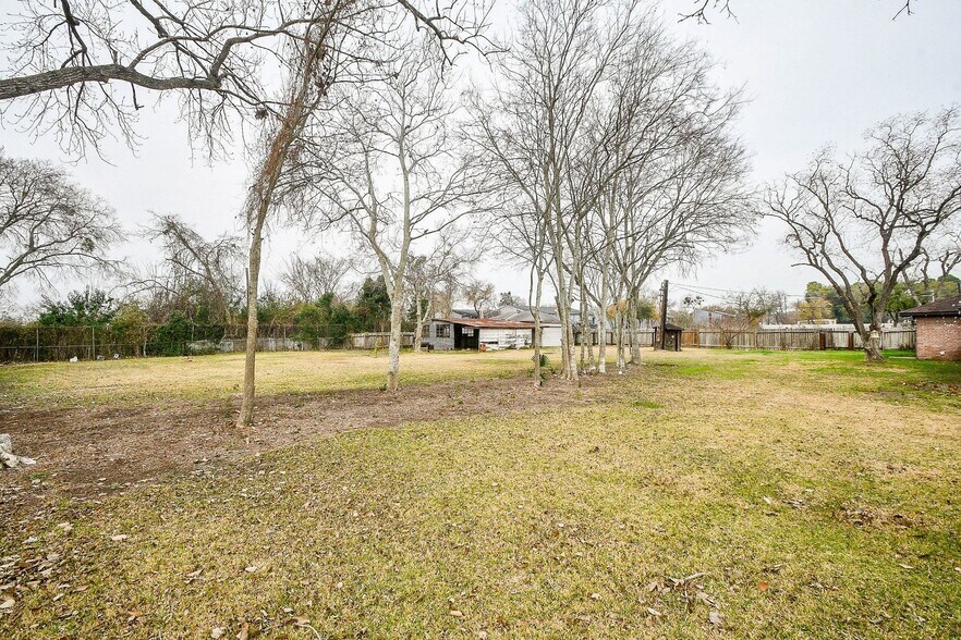 More Photos Of 11602 Dover St, Houston Flex For Lease