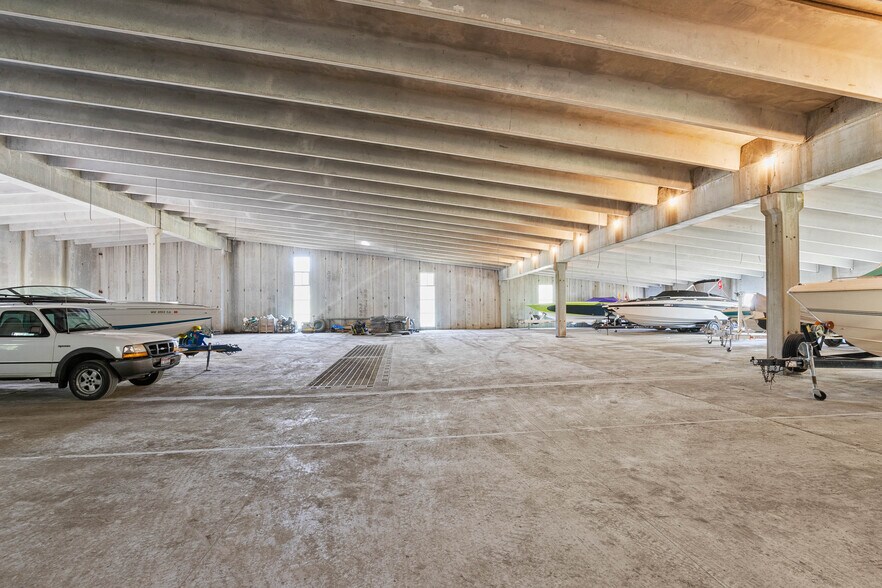 More Photos Of 5910 Park, Marshall Warehouse For Lease