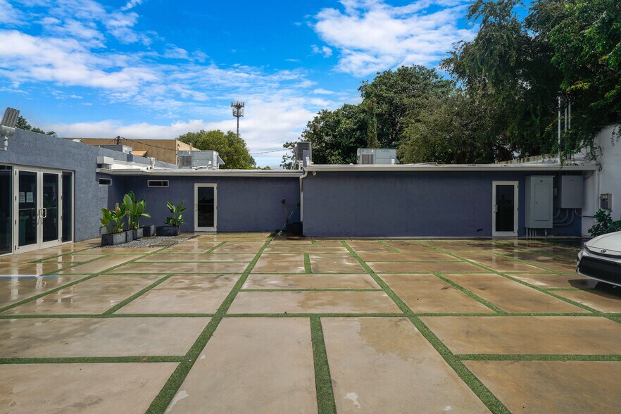 More Photos Of 530 NW 54th St, Miami Office For Lease