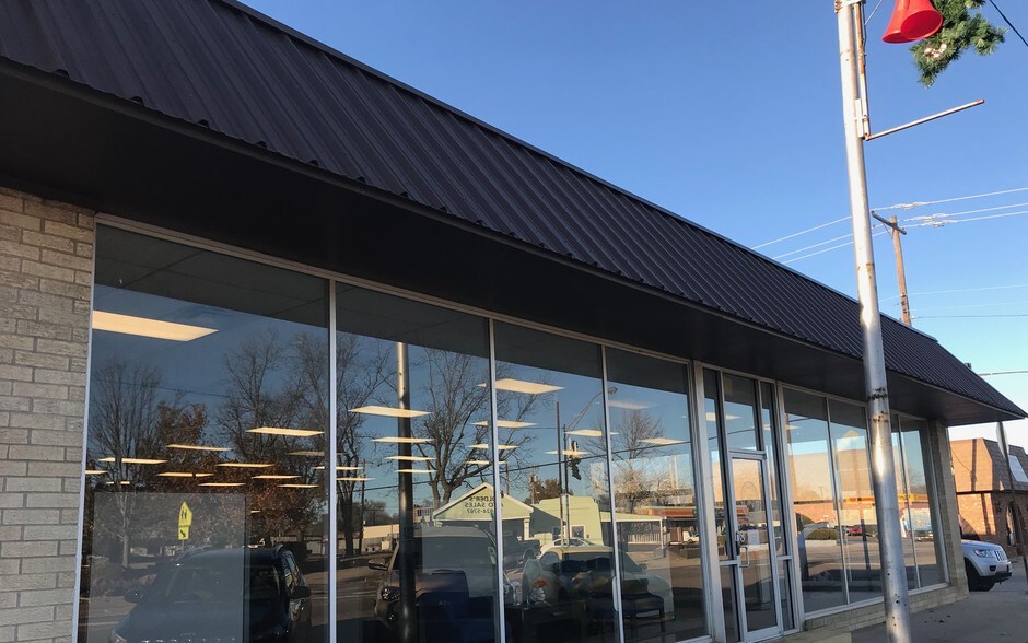 Primary Photo Of 423 W Main St, Durant Office For Lease