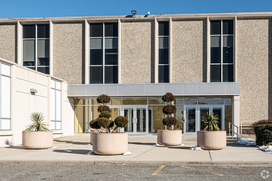 More Photos Of 1065 Stewart Ave, Bethpage Office For Lease