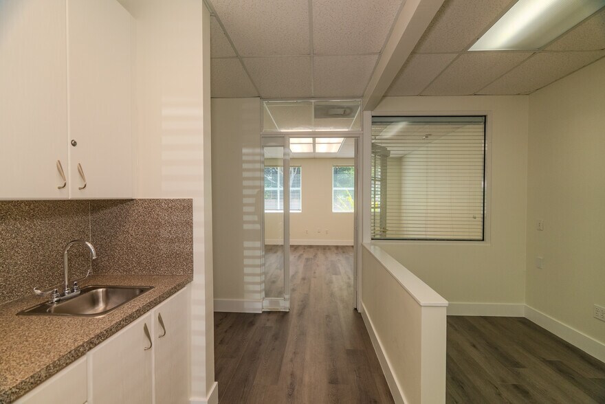 More Photos Of 5220 S University Dr, Davie Office For Sale